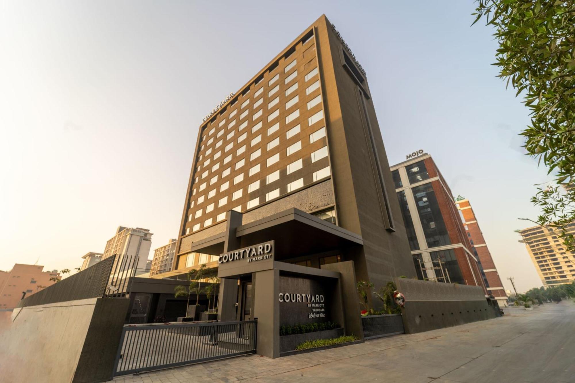 Courtyard By Marriott Vadodara Kültér fotó